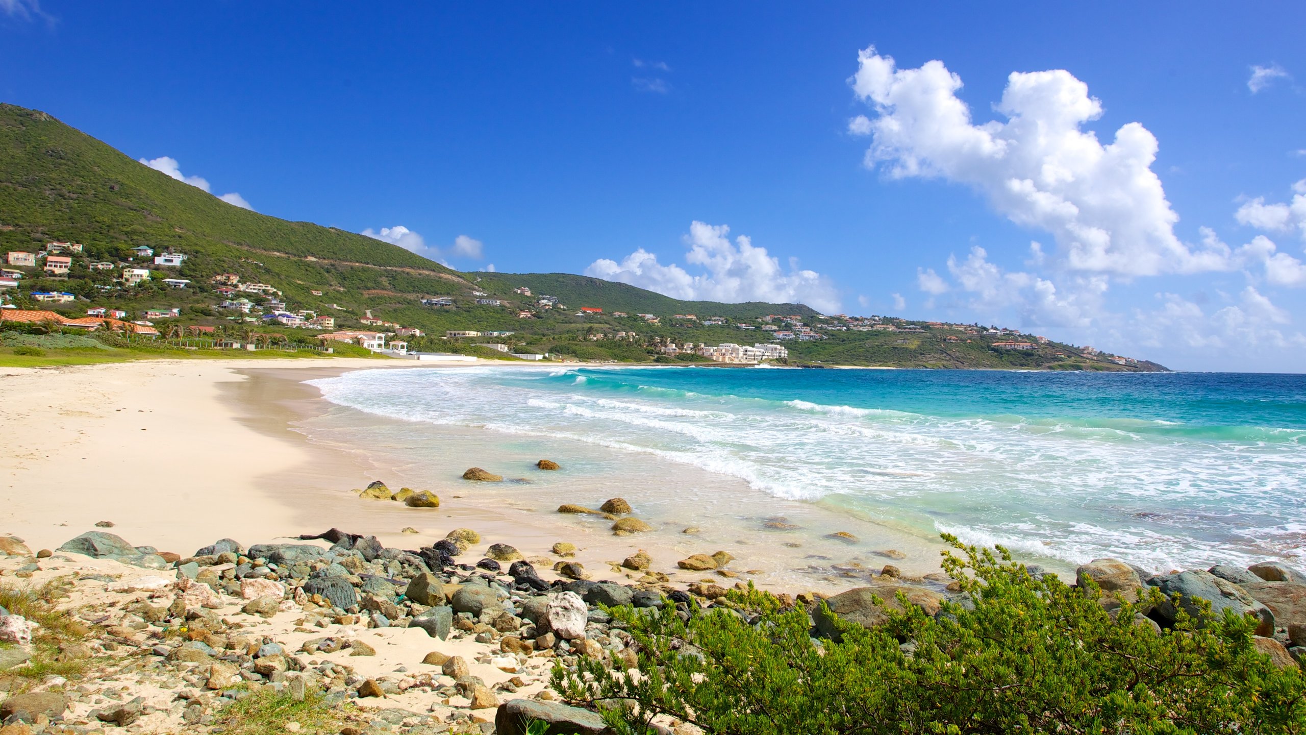 Discover Guana Bay Beach in St. Martin: Your Ultimate Travel Guide